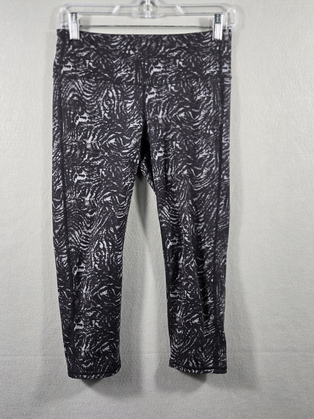 Athleta Abstract Wave Print Cropped Leggings - Small
